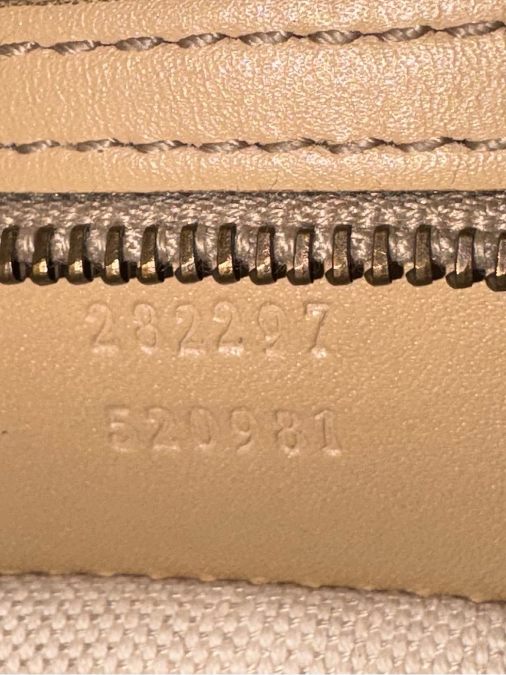 Gucci Guccissima Leather Hobo Shoulder Bag - Picture 10 of 13